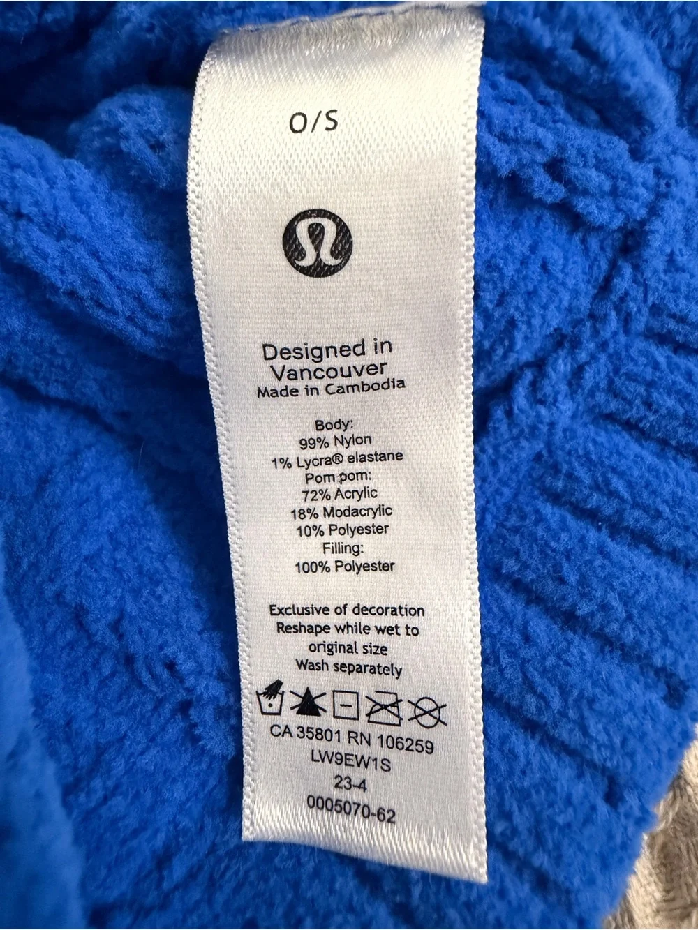 NWOT New Lululemon Womens Cable Knit Pom Beanie Blazer Blue Tone